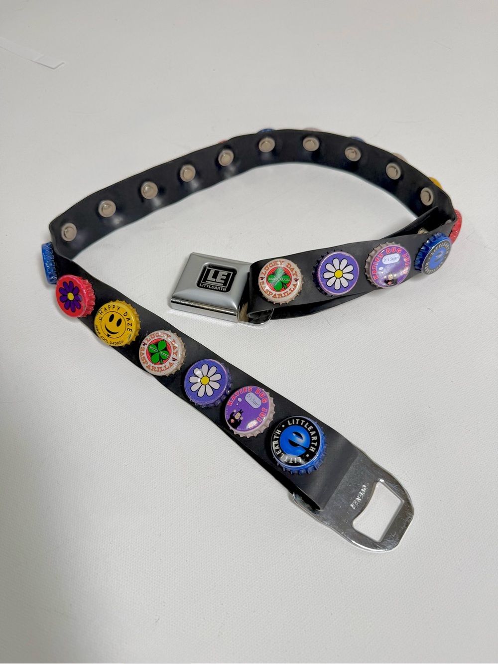 Vintage Little Earth Bottle Cap
Rubber Seatbelt Fashion
Adjustable Belt Unisex